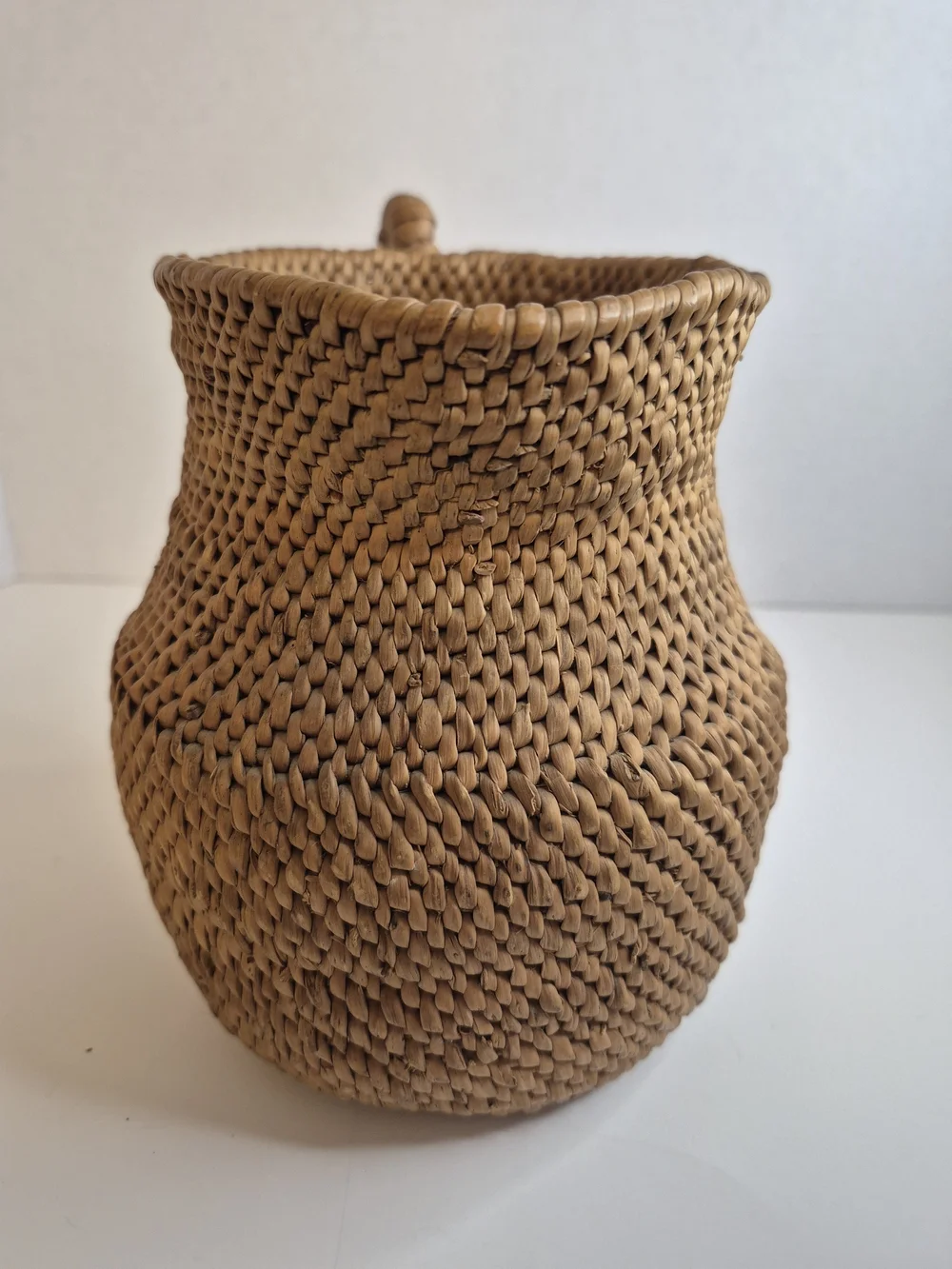 Vintage Woven Rattan Pitcher Vase Wicker Finely Woven Basket Jug with Handle - Picture 2 of 9
